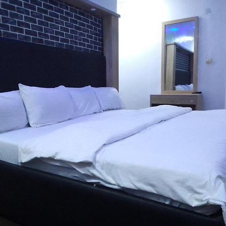 Готель Exclusive Mansion Lekki Phase 1 Ilado Екстер'єр фото